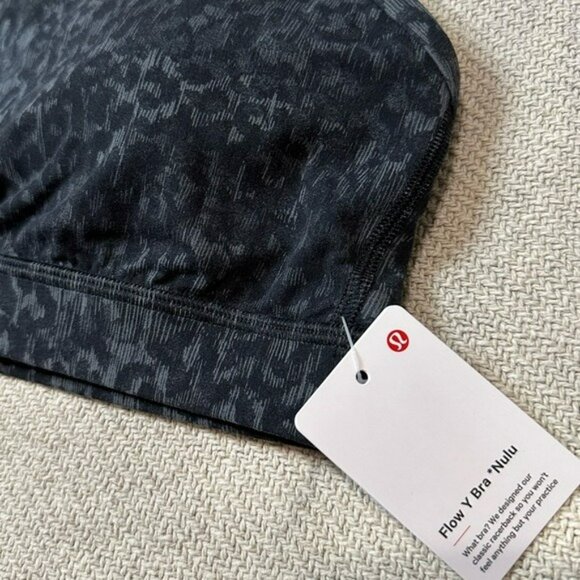 Lululemon Flow Y Sports Bra Size 12 NWT Black - Picture 2 of 10